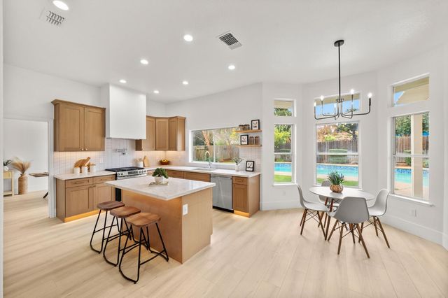 6051 Kenneth Oak Way, Fair Oaks, CA 95628