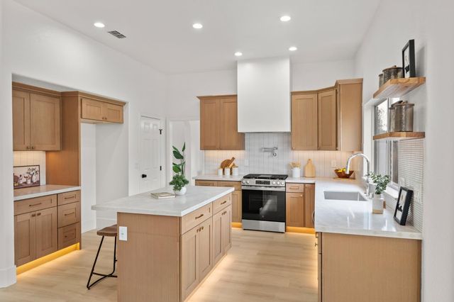 6051 Kenneth Oak Way, Fair Oaks, CA 95628