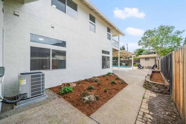 6051 Kenneth Oak Way, Fair Oaks, CA 95628