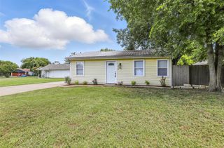 216 N Dobson Street, Burleson, TX 76028