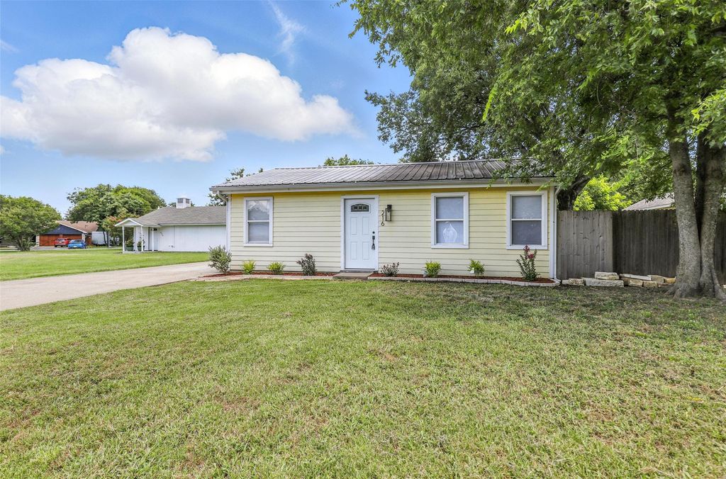 216 N Dobson Street, Burleson, TX 76028