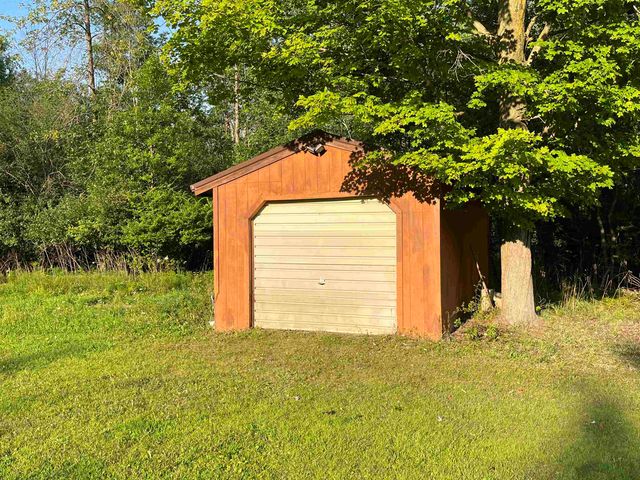 2063 E Walton Road, Shepherd, MI 48883