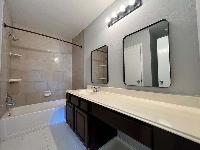 919 N Oak Drive, Houston, TX 77073