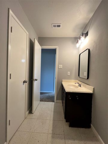 919 N Oak Drive, Houston, TX 77073