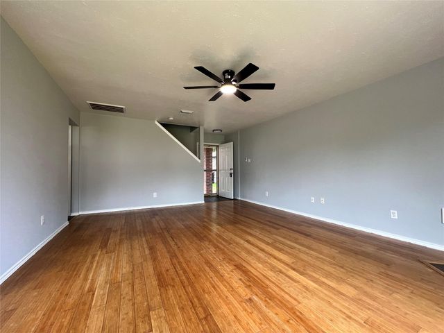 919 N Oak Drive, Houston, TX 77073