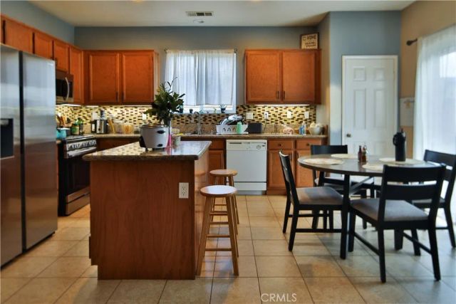 605 Wildrose, San Jacinto, CA 92582