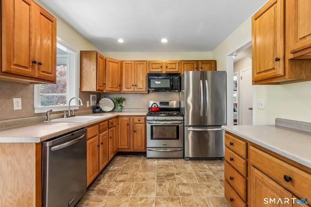 6 Country Ridge Road, Danbury, CT 06811