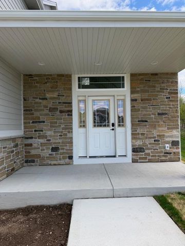 1344 Mohican TRAIL, Waukesha, WI 53189