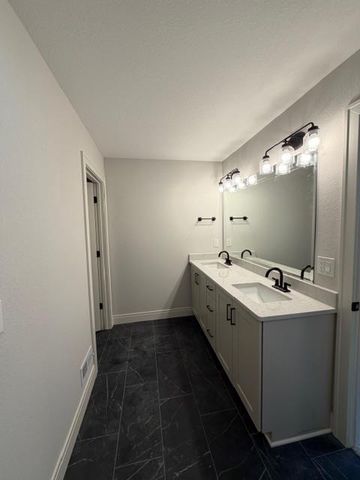 1344 Mohican TRAIL, Waukesha, WI 53189
