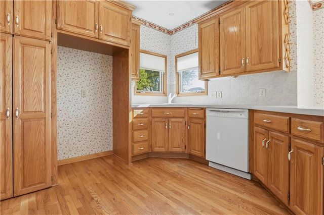 4536 SW Gull Point Drive, Lee's Summit, MO 64082