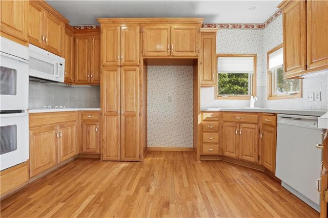 4536 SW Gull Point Drive, Lee's Summit, MO 64082