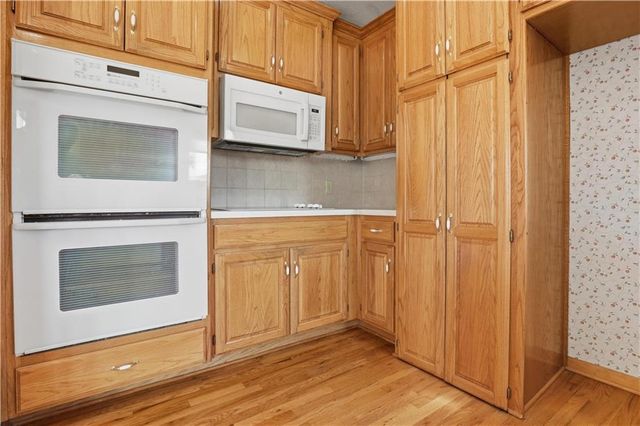 4536 SW Gull Point Drive, Lee's Summit, MO 64082