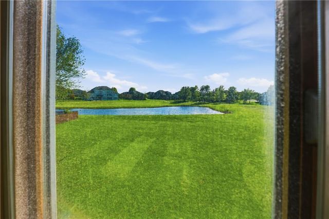 4536 SW Gull Point Drive, Lee's Summit, MO 64082