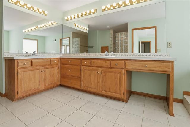 4536 SW Gull Point Drive, Lee's Summit, MO 64082