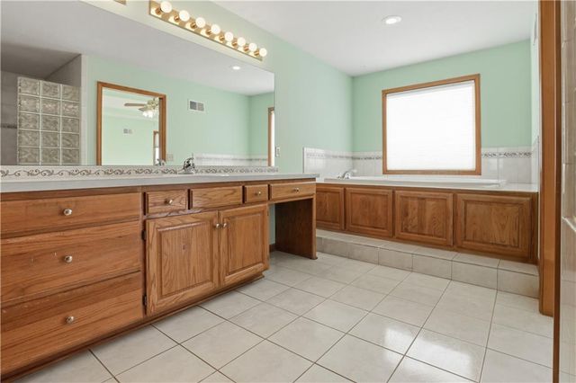 4536 SW Gull Point Drive, Lee's Summit, MO 64082