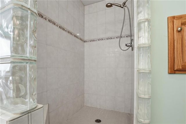 4536 SW Gull Point Drive, Lee's Summit, MO 64082