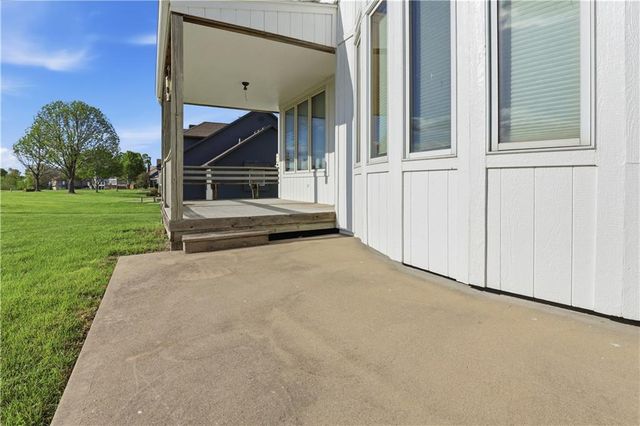 4536 SW Gull Point Drive, Lee's Summit, MO 64082