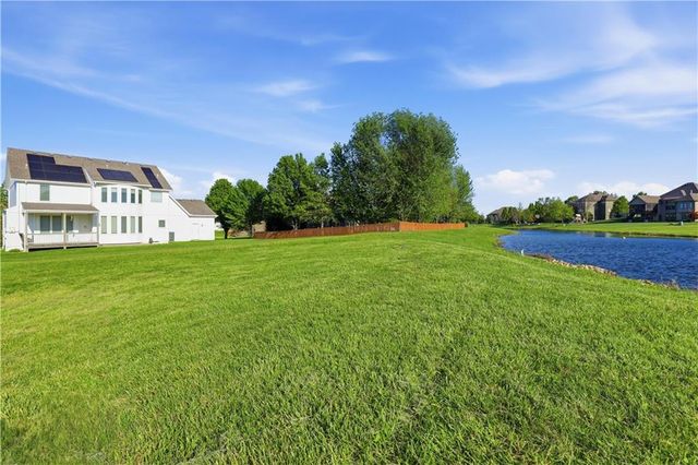 4536 SW Gull Point Drive, Lee's Summit, MO 64082