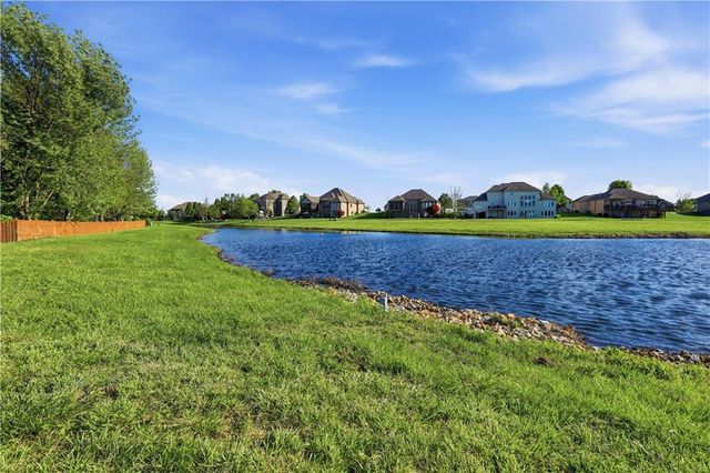 4536 SW Gull Point Drive, Lee's Summit, MO 64082