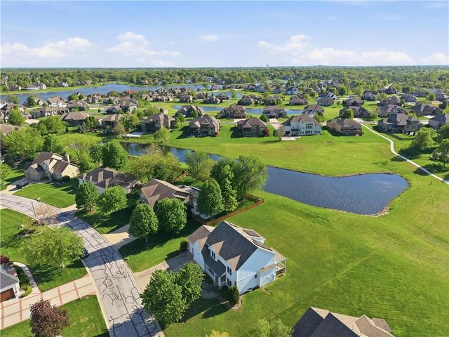 4536 SW Gull Point Drive, Lee's Summit, MO 64082