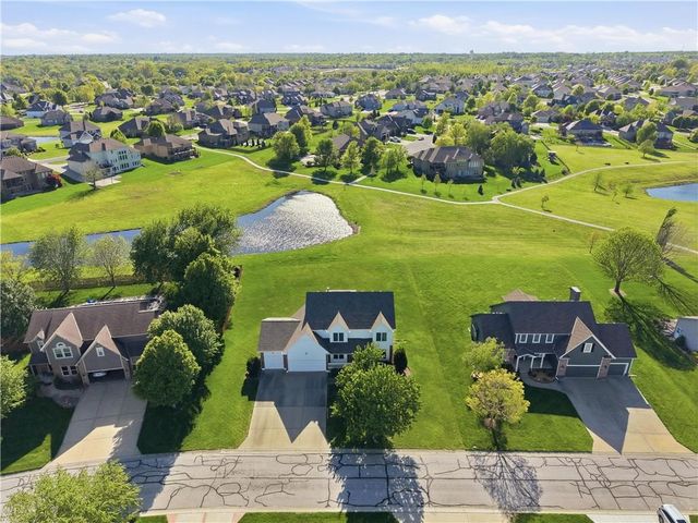 4536 SW Gull Point Drive, Lee's Summit, MO 64082