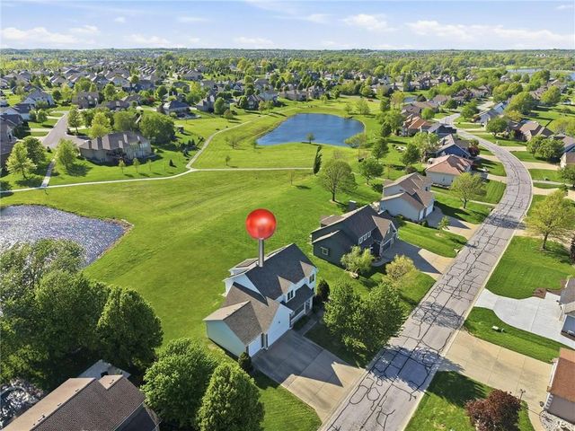 4536 SW Gull Point Drive, Lee's Summit, MO 64082