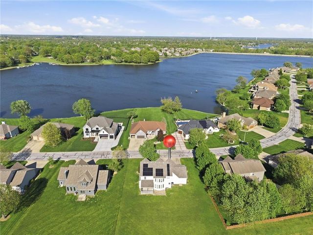 4536 SW Gull Point Drive, Lee's Summit, MO 64082