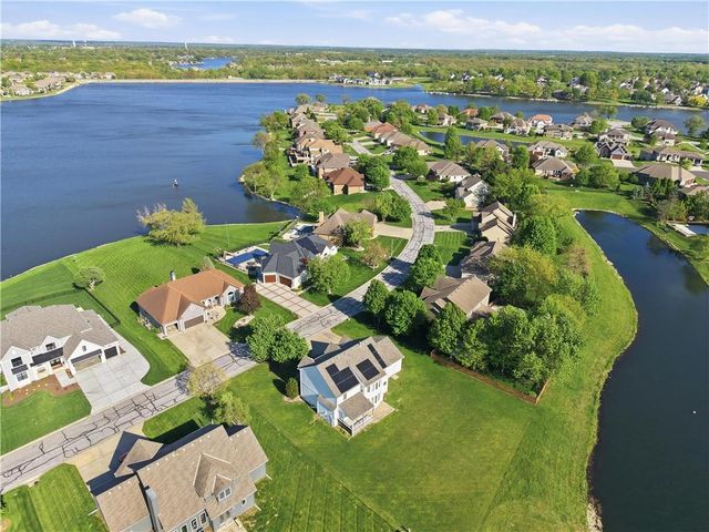 4536 SW Gull Point Drive, Lee's Summit, MO 64082