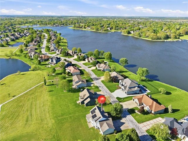 4536 SW Gull Point Drive, Lee's Summit, MO 64082