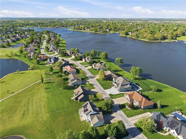 4536 SW Gull Point Drive, Lee's Summit, MO 64082