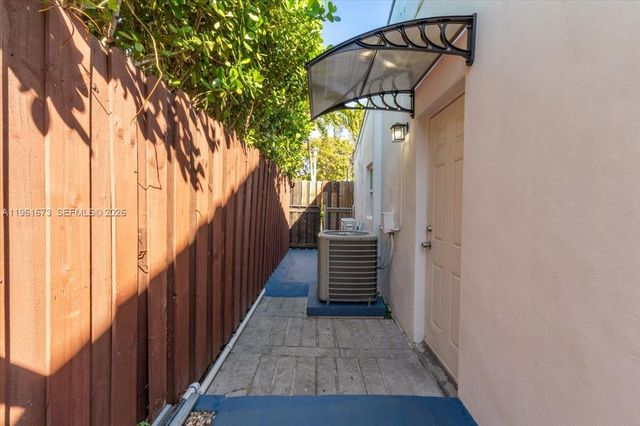 2400 SW 21st Ter, Miami, FL 33145