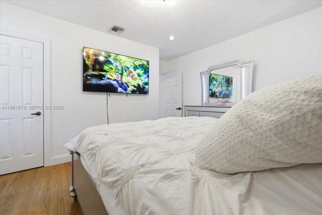 2400 SW 21st Ter, Miami, FL 33145