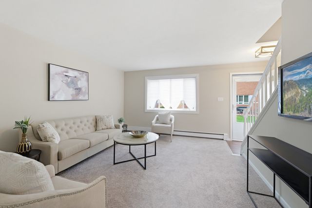 1231 Town Crest Drive E, New Lenox, IL 60451