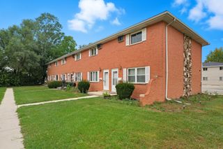 1231 Town Crest Drive E, New Lenox, IL 60451