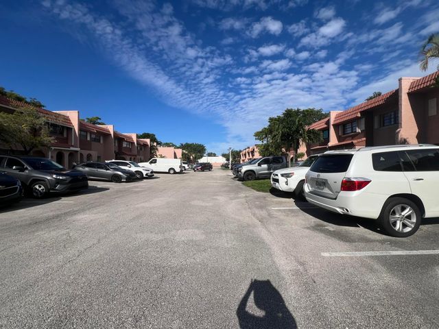 27 Matador Lane 6-20, Davie, FL 33324