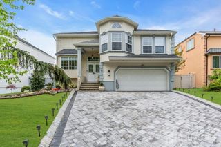 81 Ortley Court, Old Bridge, NJ 07747