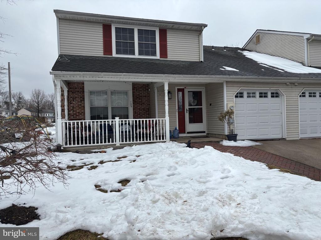 125 SHARROW LN, Mount Laurel, NJ 08054