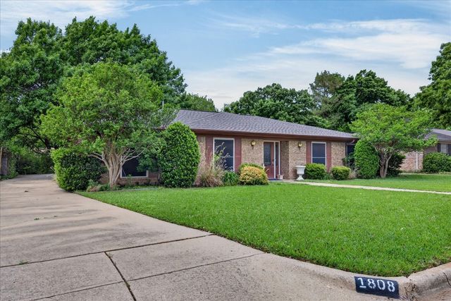 1808 E Cedar Elm Drive, Arlington, TX 76012