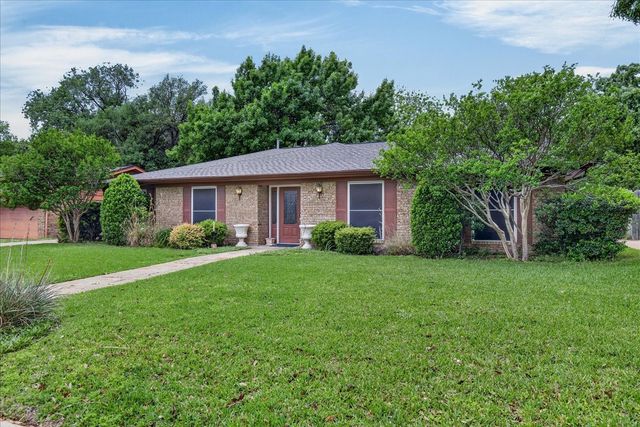 1808 E Cedar Elm Drive, Arlington, TX 76012