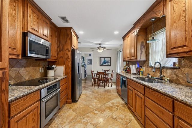 1808 E Cedar Elm Drive, Arlington, TX 76012
