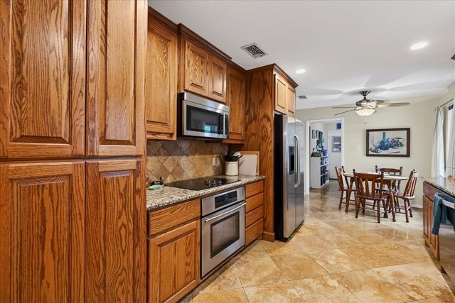 1808 E Cedar Elm Drive, Arlington, TX 76012