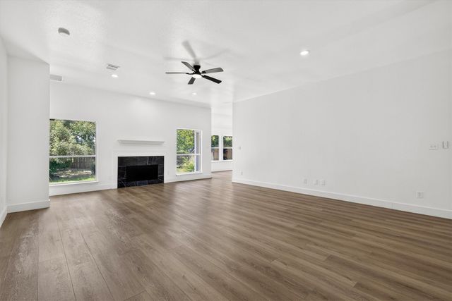 214 Pearly Top Drive, Glenn Heights, TX 75154