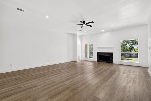 214 Pearly Top Drive, Glenn Heights, TX 75154