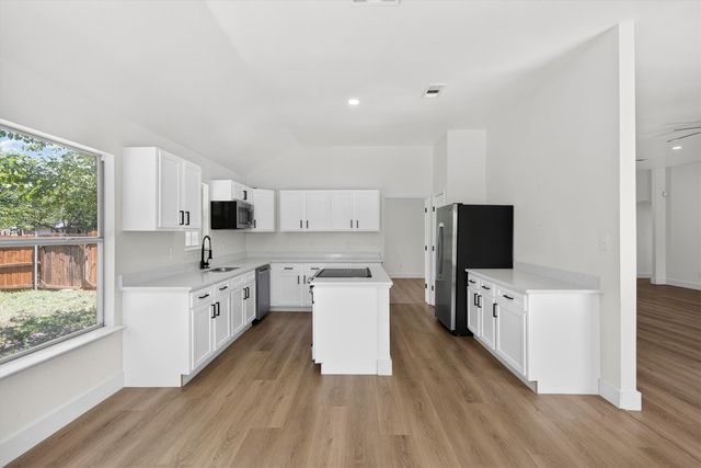 214 Pearly Top Drive, Glenn Heights, TX 75154