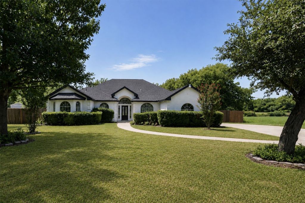 214 Pearly Top Drive, Glenn Heights, TX 75154