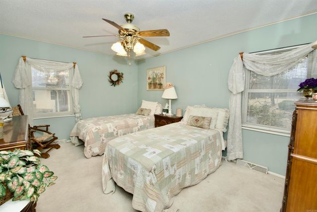 18 Seville Ln, Hot Springs Village, AR 71909