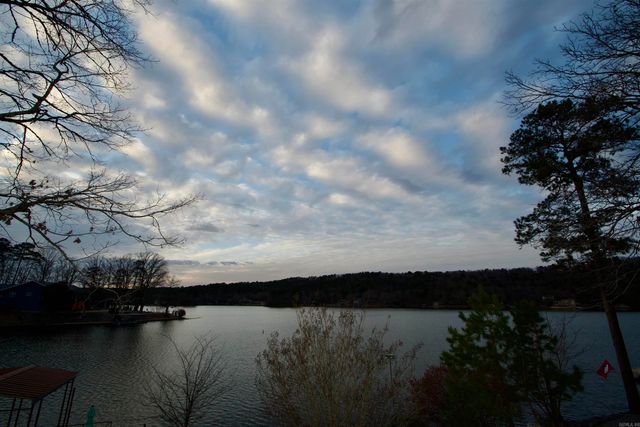 18 Seville Ln, Hot Springs Village, AR 71909