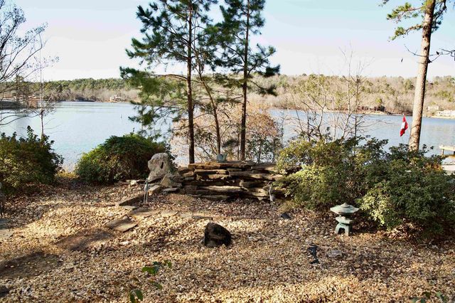 18 Seville Ln, Hot Springs Village, AR 71909