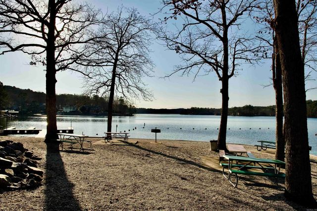 18 Seville Ln, Hot Springs Village, AR 71909