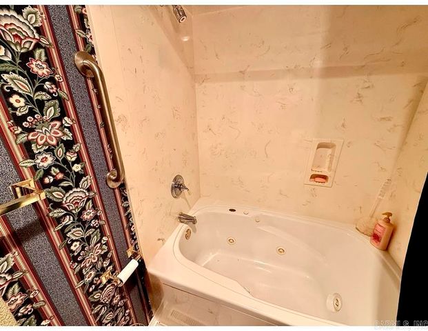 18 Seville Ln, Hot Springs Village, AR 71909